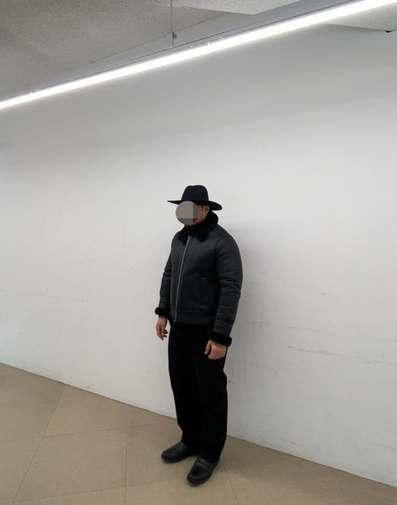 데일리룩('26.1.4.)빈티지 페도라 카우보이 모자 웨스턴 모자, 스페로네 남자 블랙 무스탕, 무신사스탠다드 무신사 레귤러 핏 데님 팬츠, 폴로랄프로렌 탈란 레더 블랙 첼시부츠