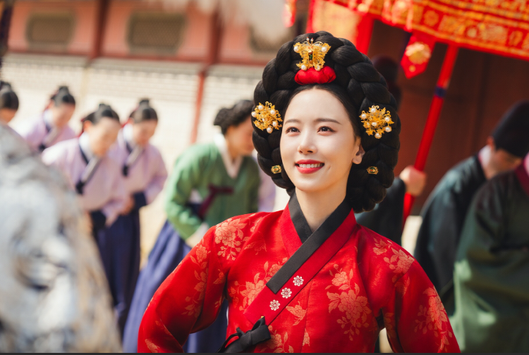 강한나 배우님이 웃고 있는 모습