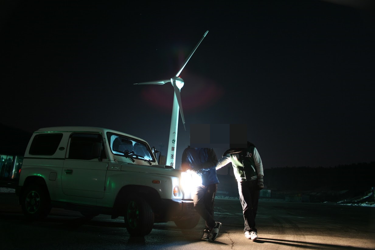 레토나와-함께-있는-남자-두명