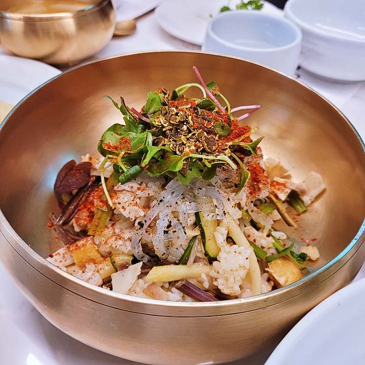 종로 북촌 삼청동 맛집 추천 생방송투데이 탕 하나에 4가지 맛 개성철렵국 개성 잔치 비빔밥 제육전 고수무침 오늘방송 먹킷리스트