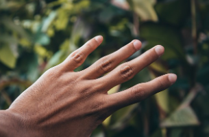 손톱과 머리카락은 죽은 후에도 계속 자랄까?