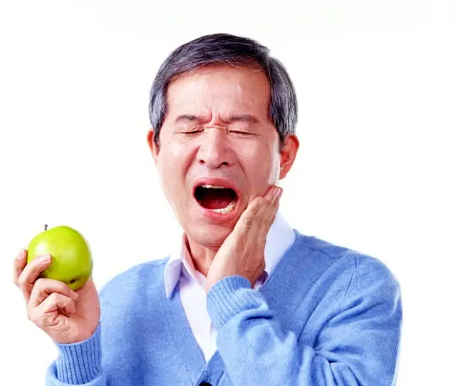 턱밑 부음 침샘붓기 타석증 원인 진단 치료 방법을 알아보자