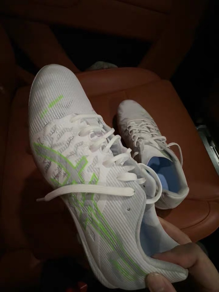 아식스 아크로스 3의 실물 사진 이미지