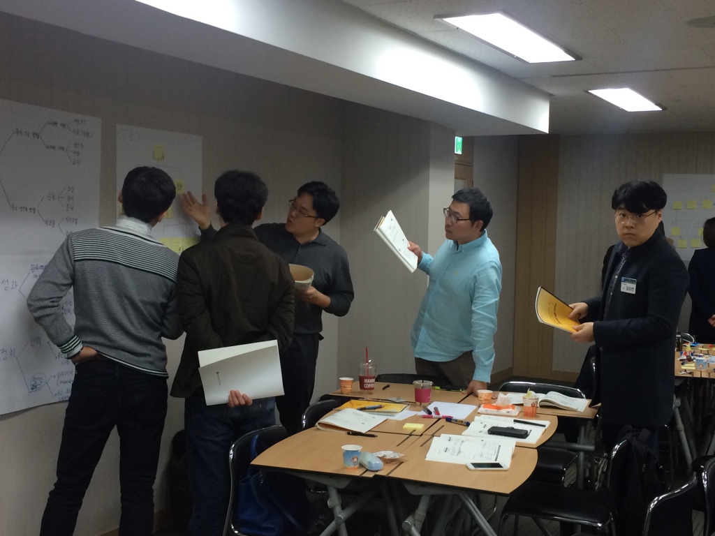 신한은행 행원을 대상으로 '전략적 사고' 강의 진행