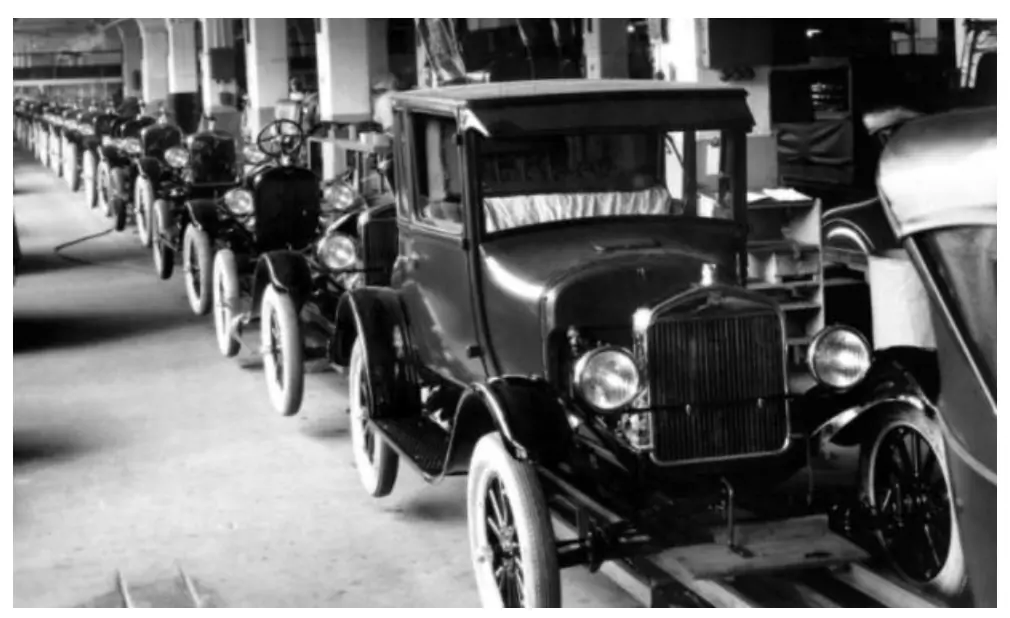 테슬라 수직계열화 및 대량생산에 대한 이점을 과거에서 고스란히 보여주는 포드사의 모델 T 사진