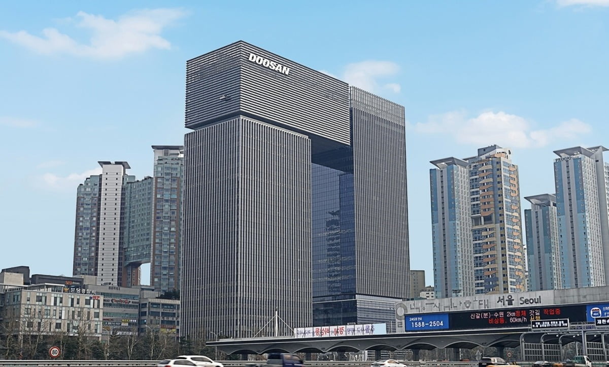 경기 성남시 분당두산타워.