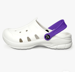 크록스 스타일의 흰색바탕의 보라색 배색의 샌들