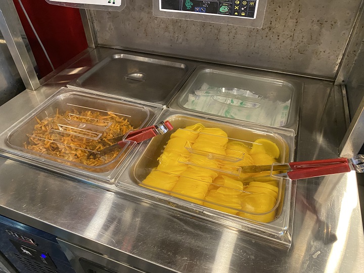 기본반찬과-물티슈