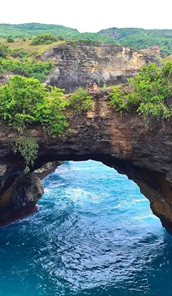 발리 브로큰 비치 Broken Beach 파도와 바람이 만든 천연 아치_14