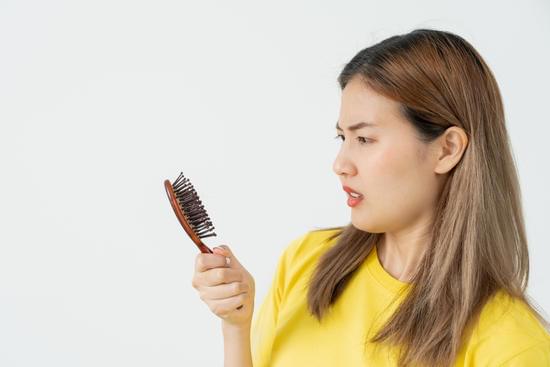 비오틴(Biotin): 모발과 손톱 건강에 중요한 비타민