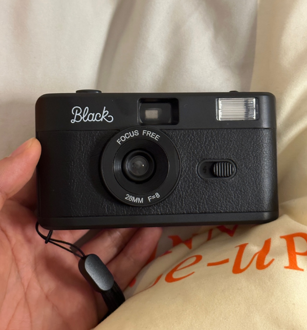 여기어때-블랙카메라