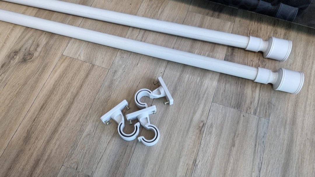 커튼봉 철거 모습