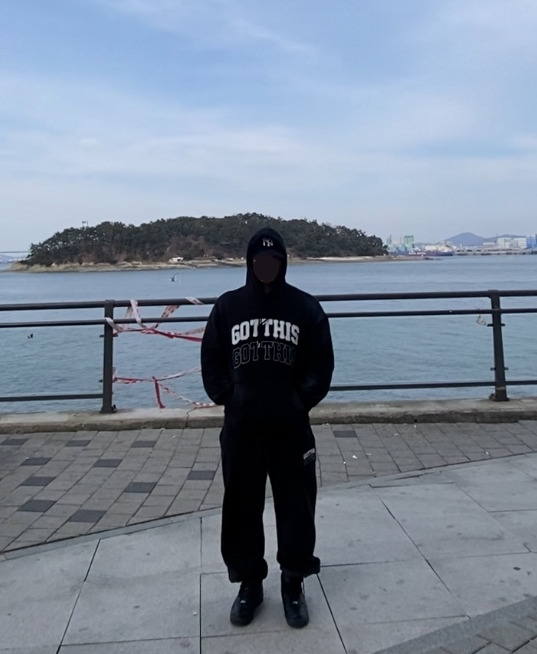데일리룩('26. 3. 8.)갓디스 갓디스짐웨어 코튼 헤비워싱 오버핏 빈티지 후드티, 갓디스 갓디스짐웨어 코튼 헤비워싱 오버핏 빈티지 트레이닝팬츠, 나이키 덩크하이 올블랙 블랙