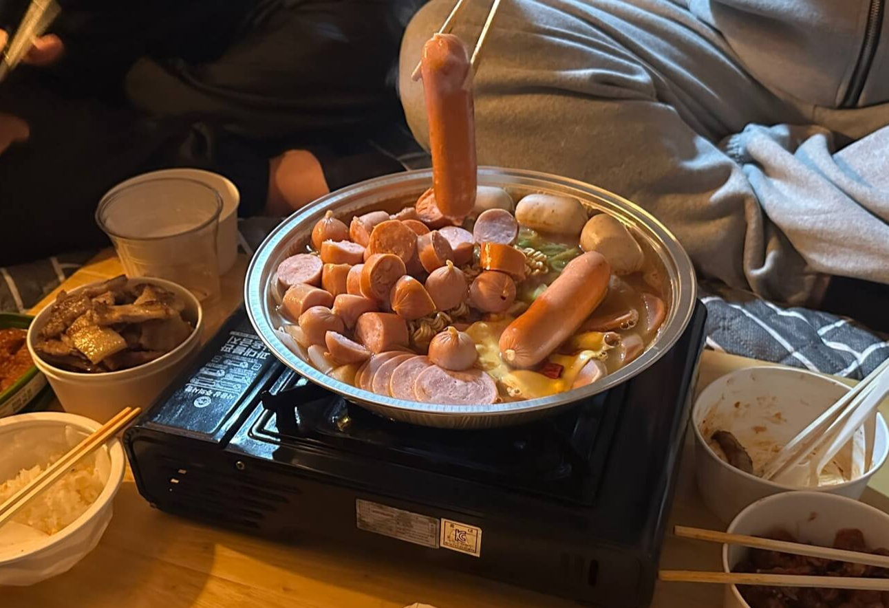 이게 부대찌개야 햄찌개야