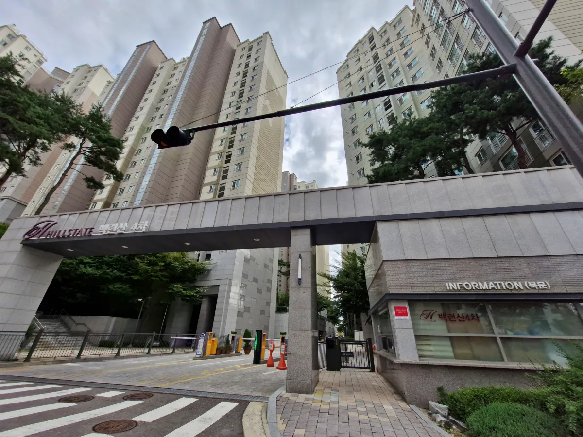 백련산-힐스테이트4차-신축아파트-정문-모습
