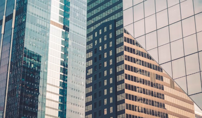 회사들이-모여있는-건물-이미지