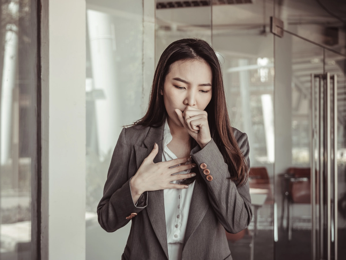 포스파티딜 부작용 메스꺼움을 겪고있는 사람