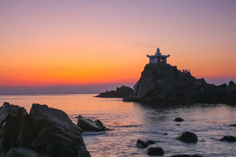 부산 사람도 잘 모르는 감성 섬, 기장 ‘오랑대’ 일출 명소
