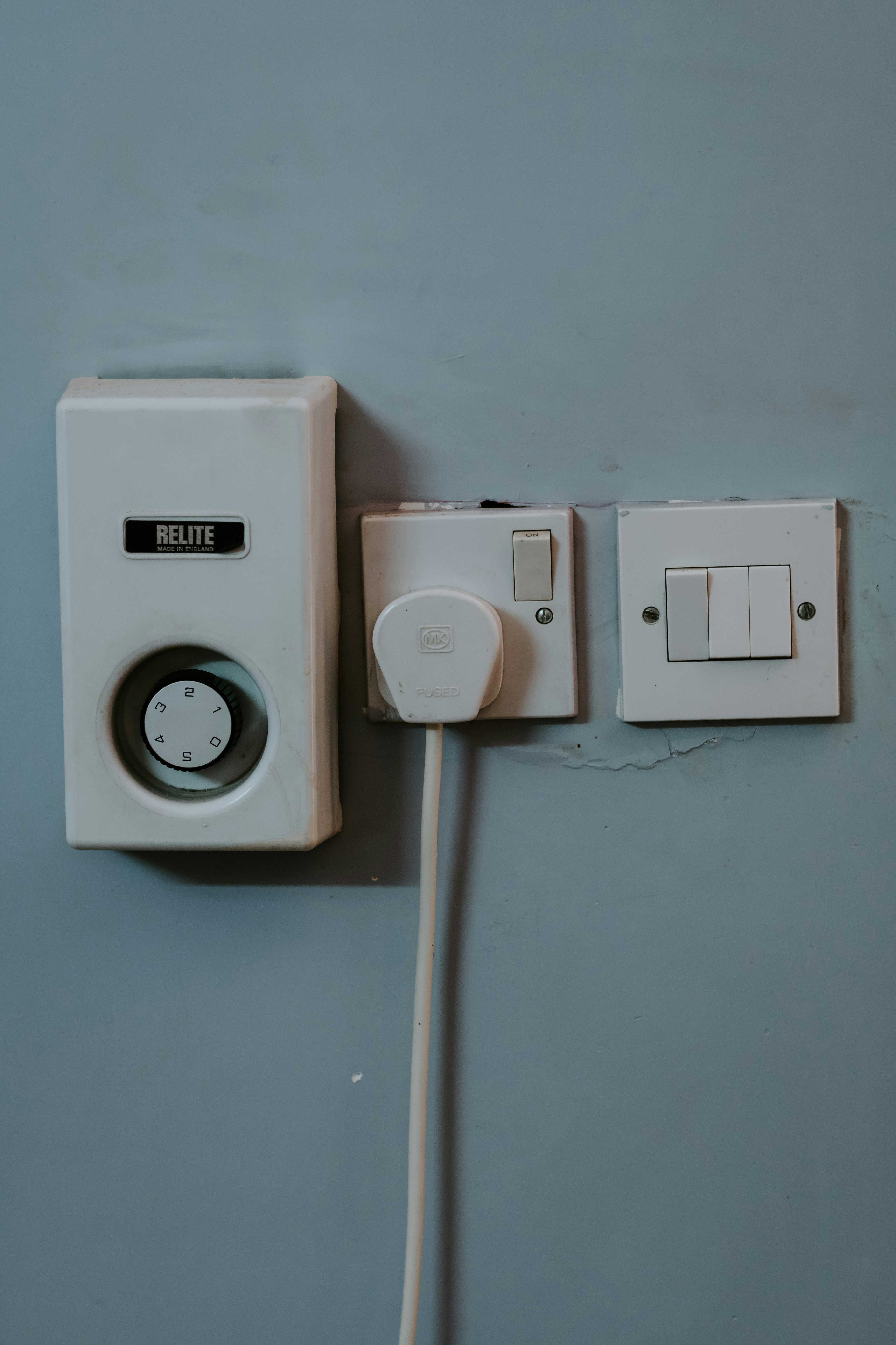 콘센트 먼지 제거하기
