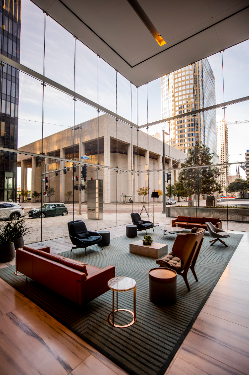 크고 넓은 공간에서 가구 배치 전략