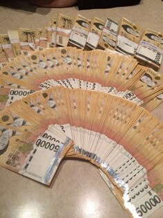 5만원-지폐를-방바닥에-쫘아악-깔아놓은-황홀한-모습
