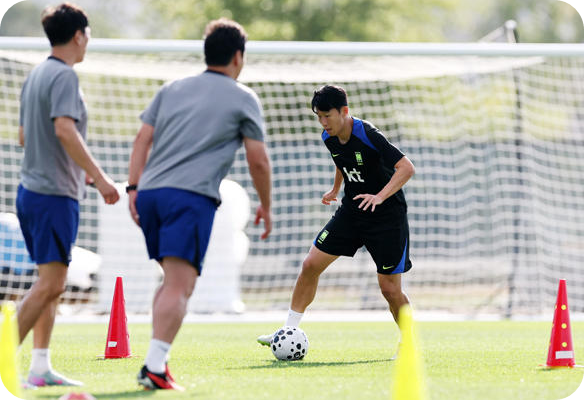 4일(현지시간) 미국 뉴욕 아이칸 스타디움에서 진행된 한국 축구 대표팀 훈련에서 손흥민이 훈련에 집중하고 있다. 사진= 연합뉴스 제공