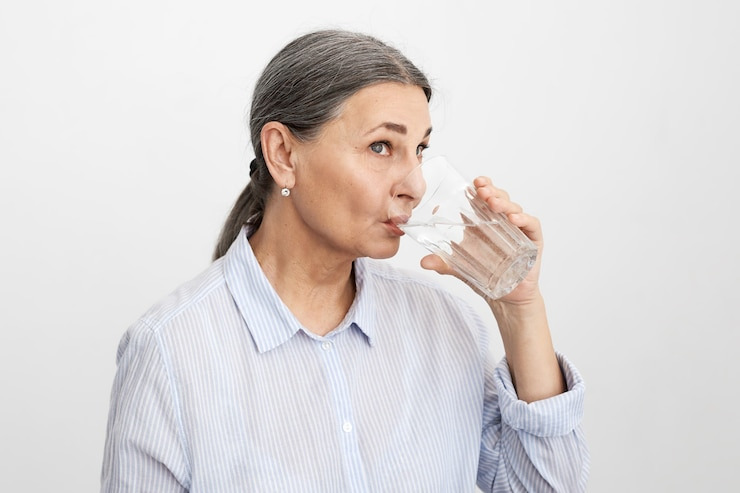 알칼리수 건강한 노인