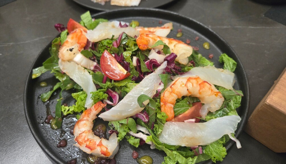 광어회 붉은새우 샐러드