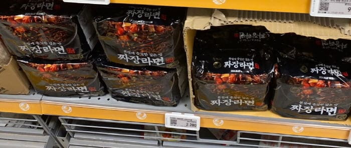 노브랜드짜장라면