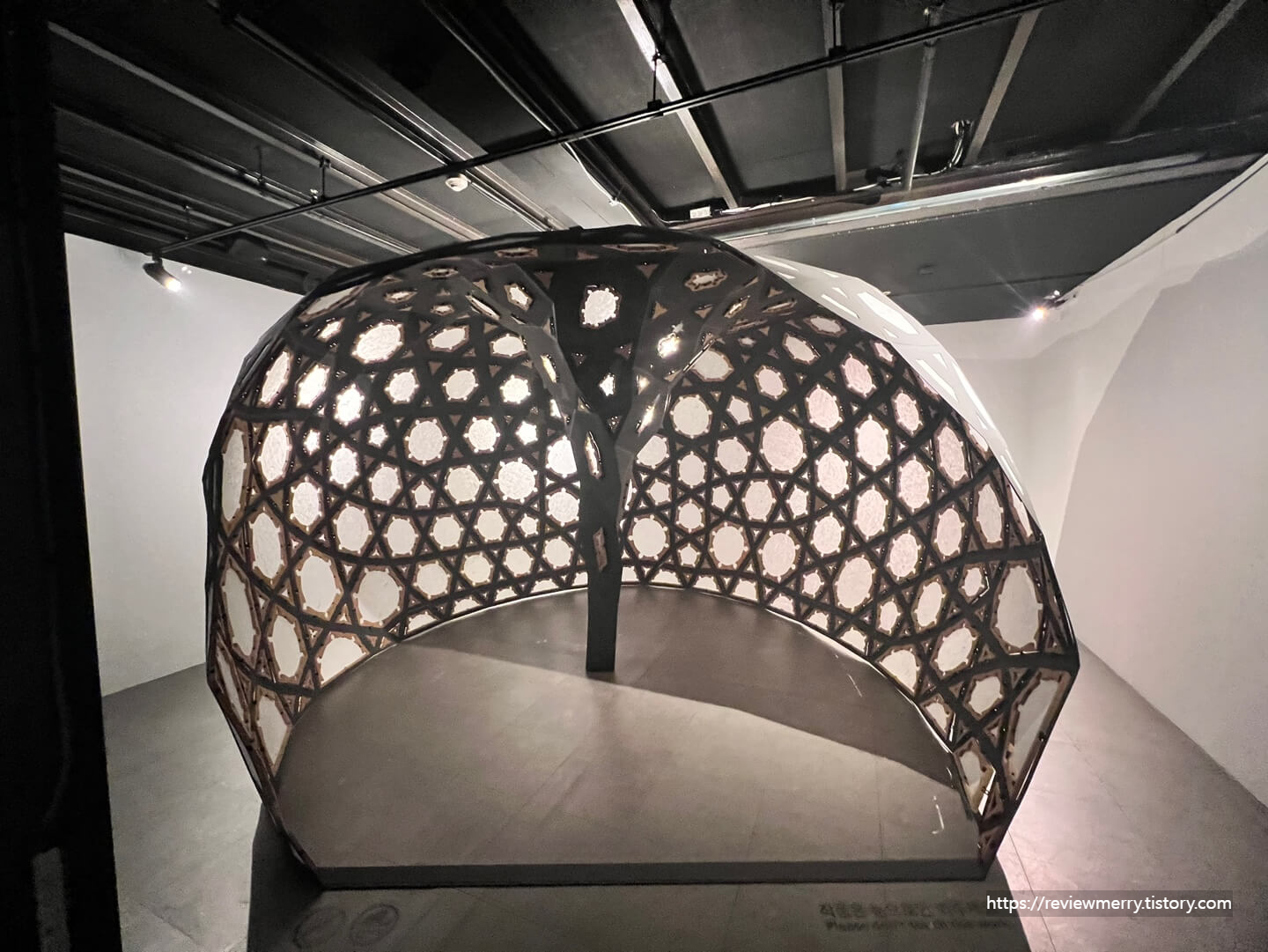 조형물 그림자 전시