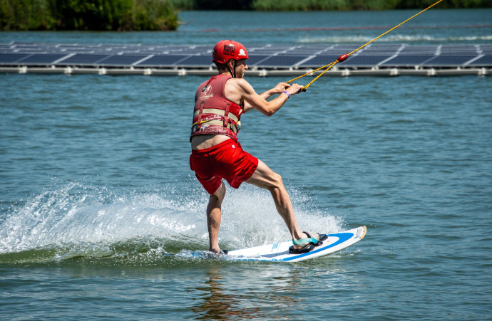 물놀이 하는 외국인