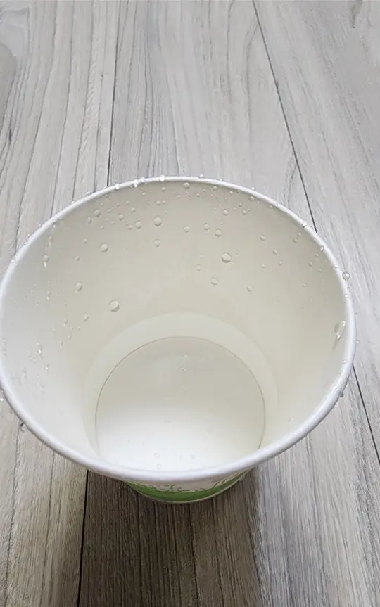 종이컵-물-조금