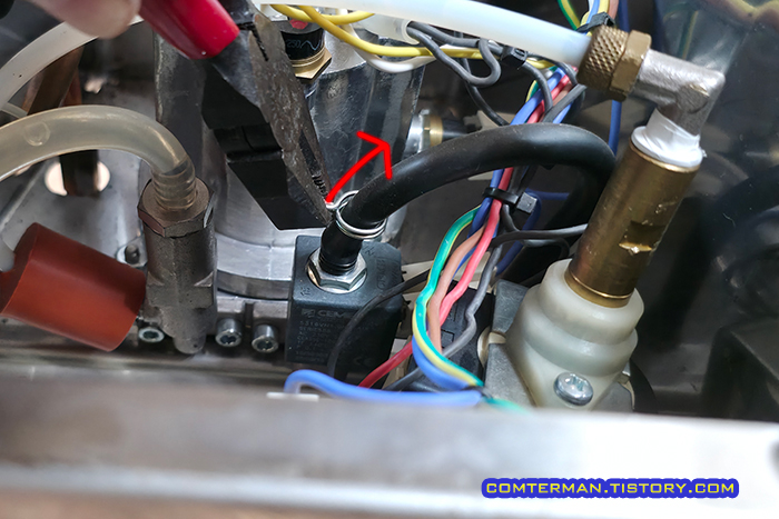 가찌아 클래식 3웨이 솔레노이드 밸브 호스 분리