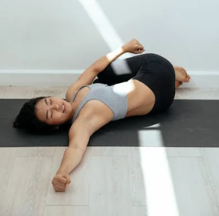 척추 비틀기(Spinal Twist)