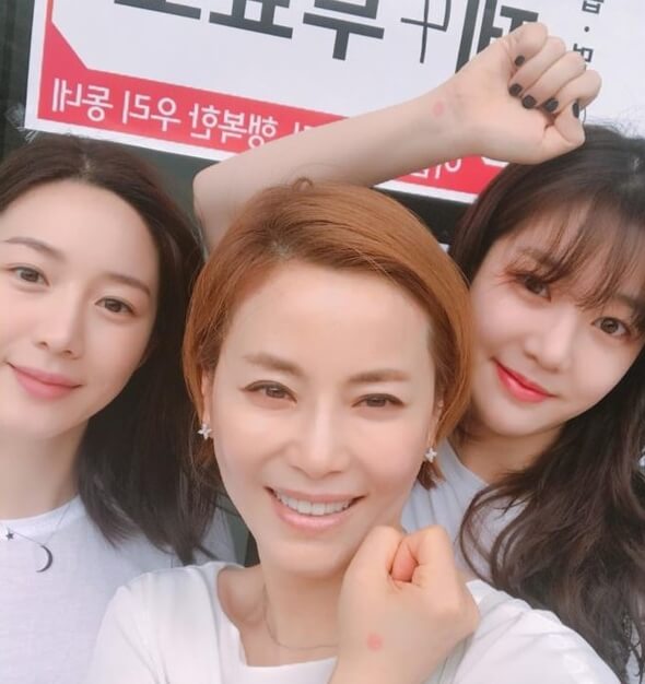 견미리와 두 딸 투표 끝나고 인증 사진