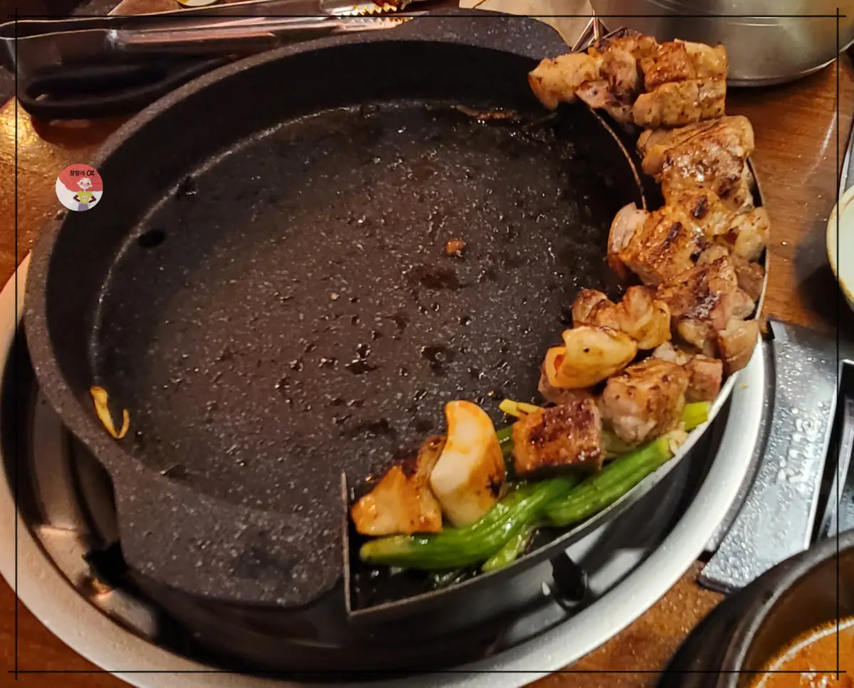 경기-남양주-우돈탄-다산본점-구워서-가지런히-올려둔-삼겹살과-목살