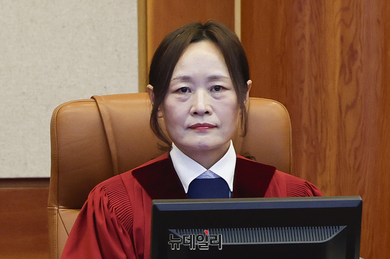 공무원연금법 및 공무원연금 관련 자료 이미지, 위헌 의견 4명이 문제 삼은 재산권과 신뢰보호 1