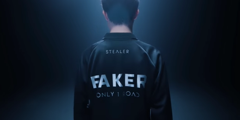Faker (T1): 'God' 이라 불리는 전설적인 미드 라이너.