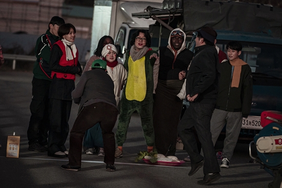 넷플릭스 좀비버스 출연진 내용 몇부작 대본 시즌2 반응 후기