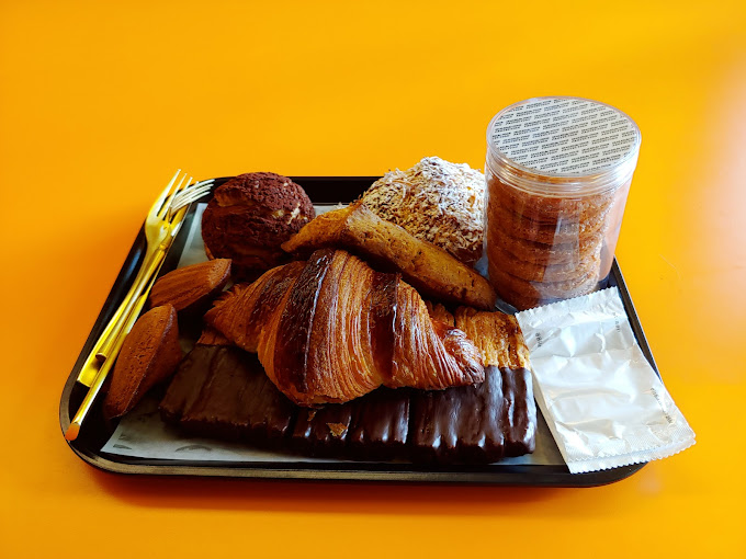 용산 후암동 '홍철책방' (노홍철 카페)