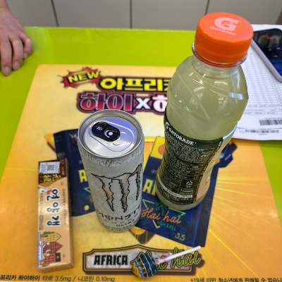 연양갱, 몬스터에너지, 막대사탕, 이온음료 사진