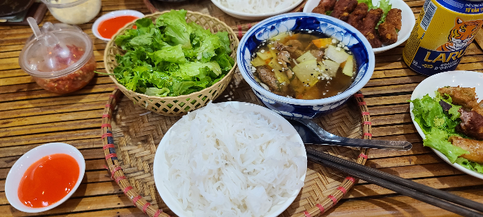 Tonkin B&uacute;n Chả 베트남 베트남여행 다낭 분짜 아침식사 톤킨분짜 톤킨분짜내부 톤킨분짜메뉴판 저렴한음식 푸짐한음식