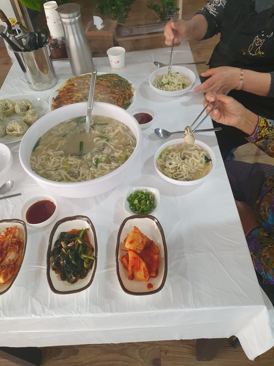 6시내고향 충남 서산 간월도 해물 손칼국수 맛집 간월도손칼국수