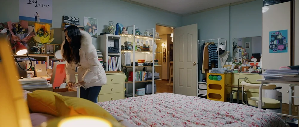 바뀐-자신의-방에서-선재-시계를-찾는-솔이