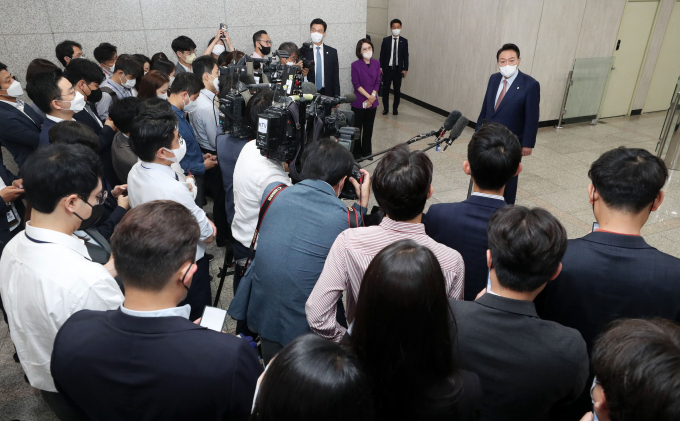 도어스테핑 재개