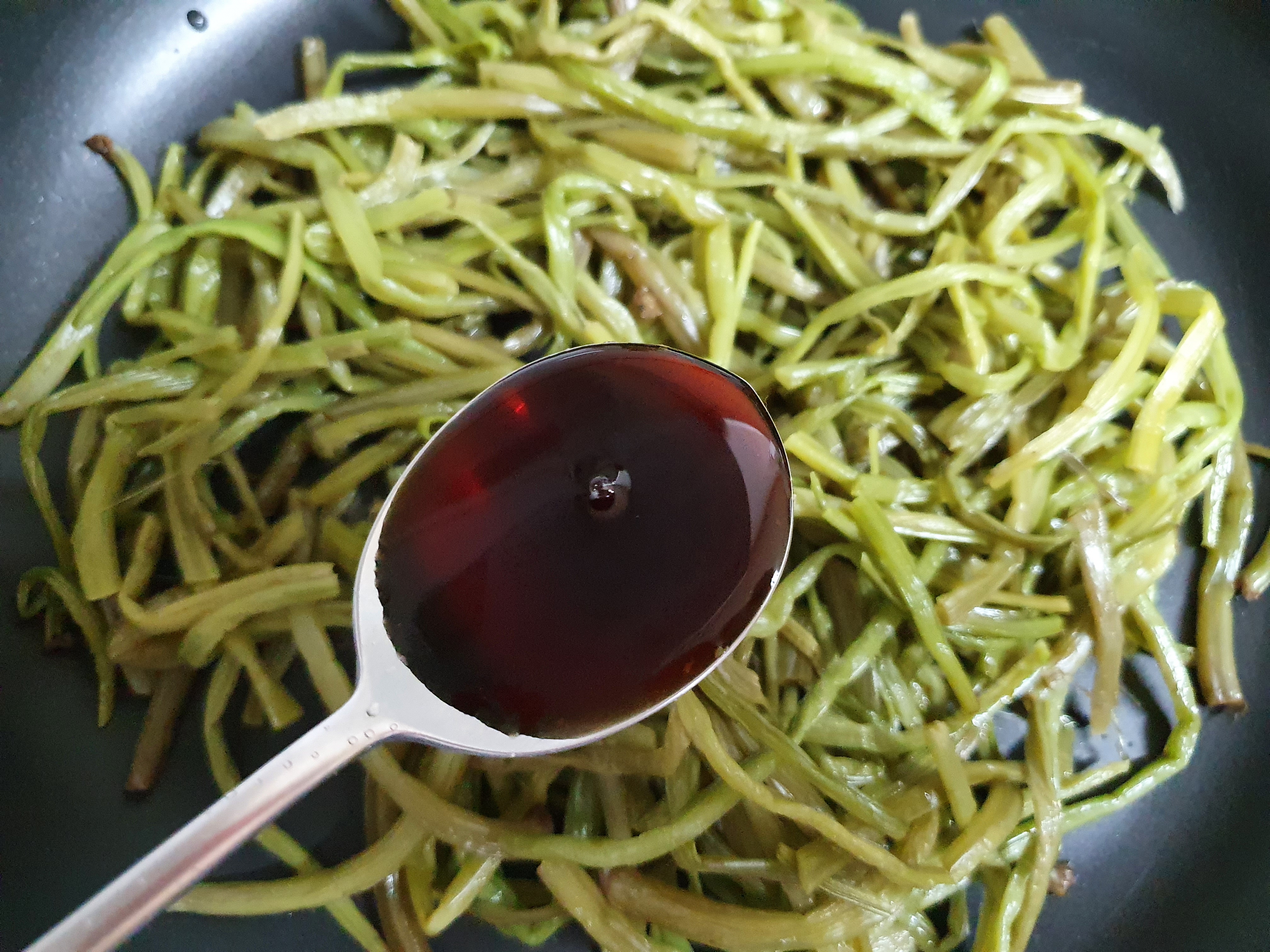 고구마순 볶음&amp;#44; 부드럽게 볶는법 고구마순 손질법