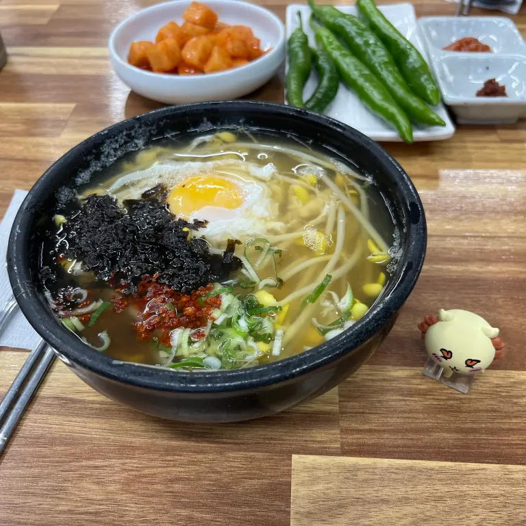 토렴식 콩나물국밥을 보여주는 이미지