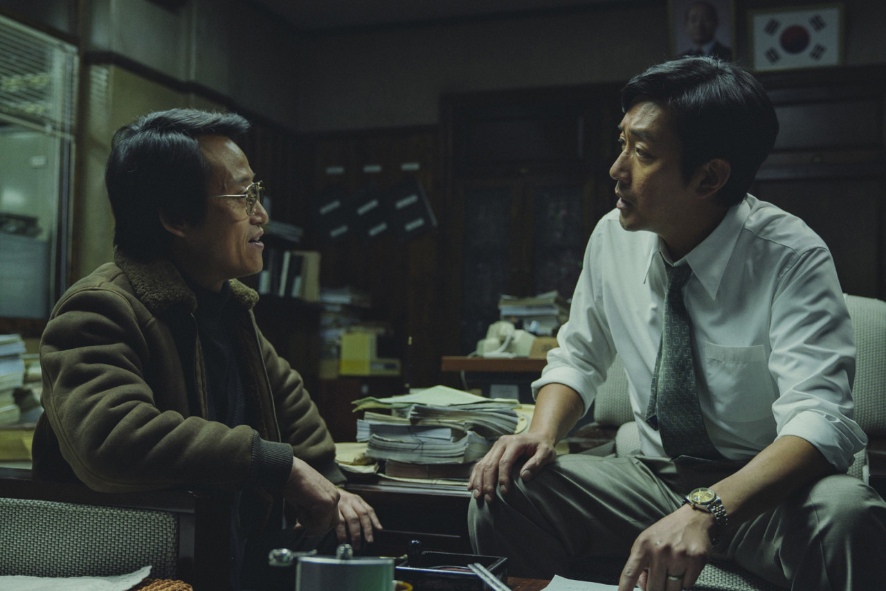 침묵에 맞선 용기, 정의의 유예, 시민의 힘을 기록한 영화 '1987'