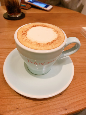 커피가-가득찬-커피잔