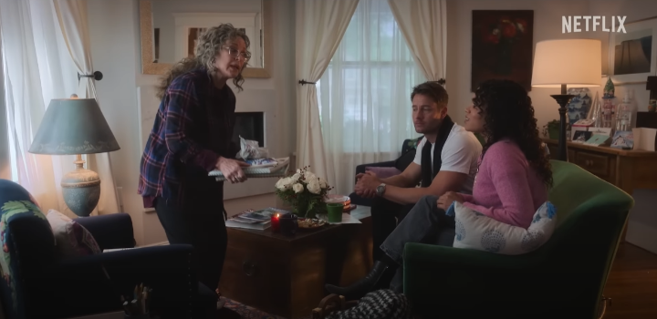 옆집아주머니와이야기를나누는두사람